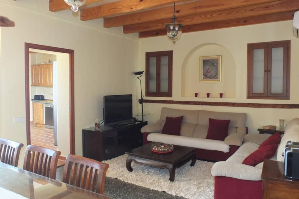 Villa Maria, Bonita Casa Con Jardin Y Piscina Privada En 안드라츠 외부 사진