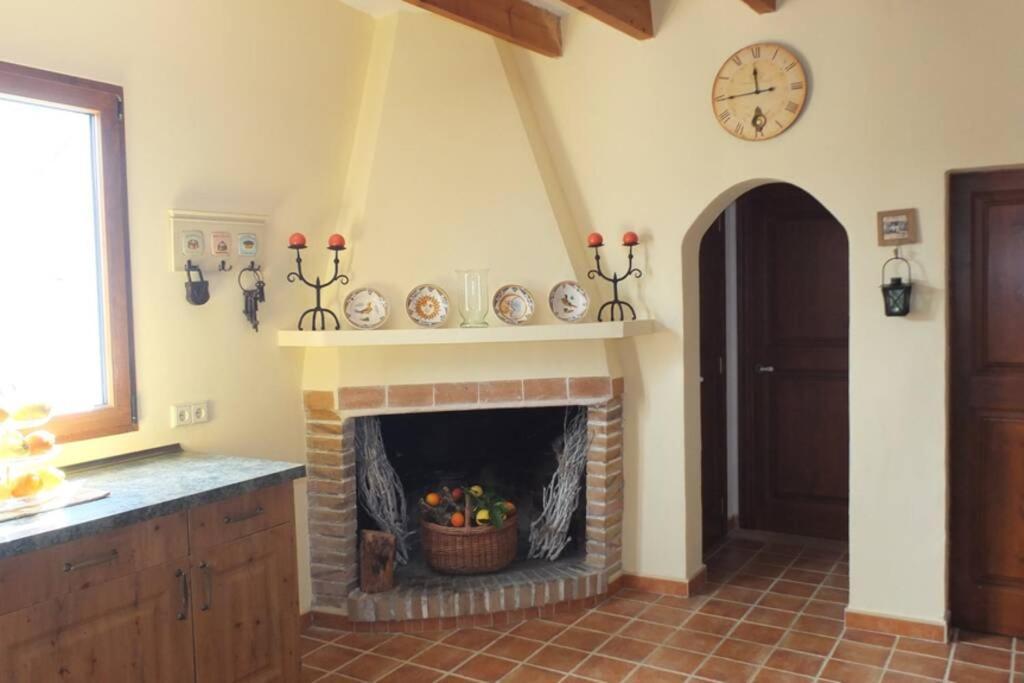 Villa Maria, Bonita Casa Con Jardin Y Piscina Privada En 안드라츠 외부 사진